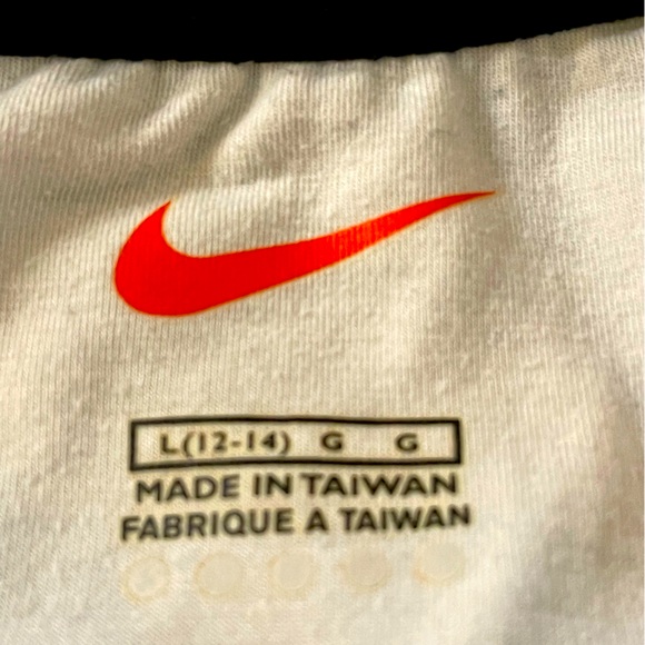 NIKE ATHLETIC TOP - Picture 3 of 3